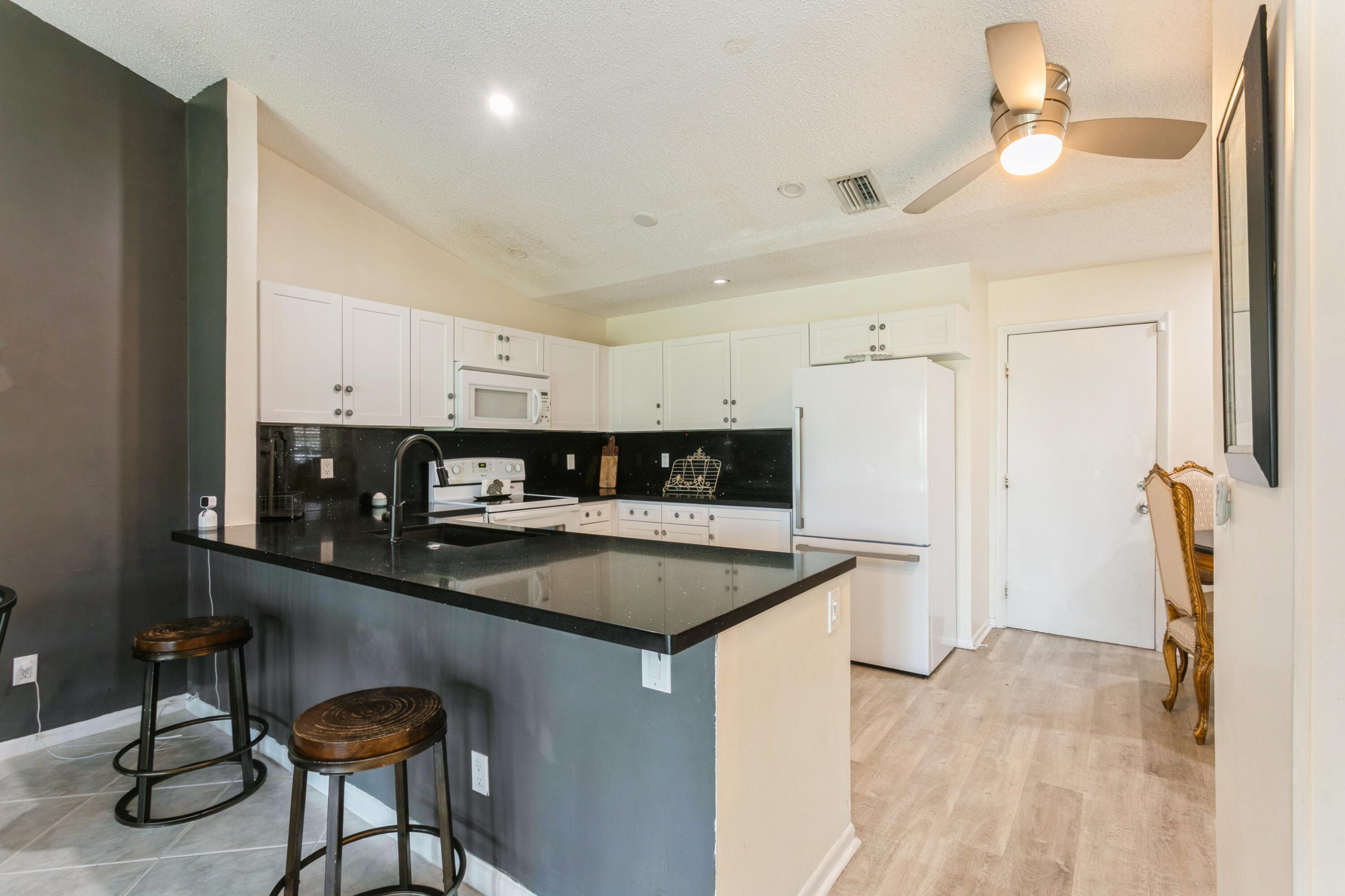 Property Photo: 7206 Le Chalet Boulevard FL 33472