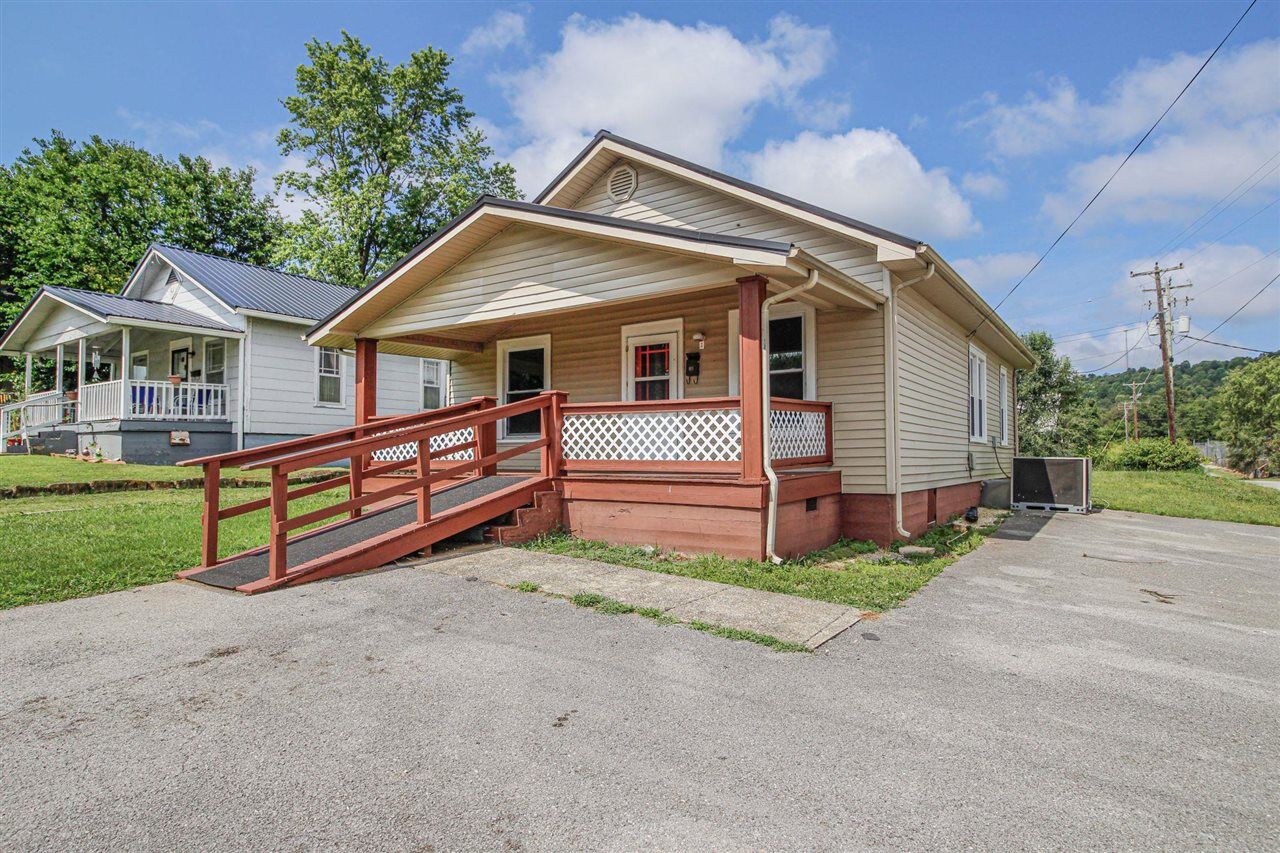 Property Photo:  302 Broadway Street  KY 42749 