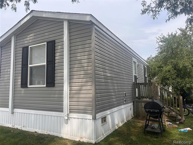 Property Photo: 2084 Pauline Drive MI 48083