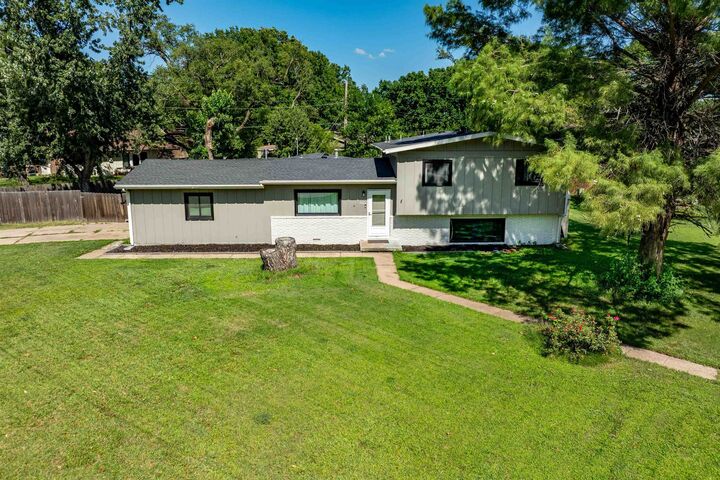 Photo de la propriété:  8202 E Morningside St  KS 67207-1127 
