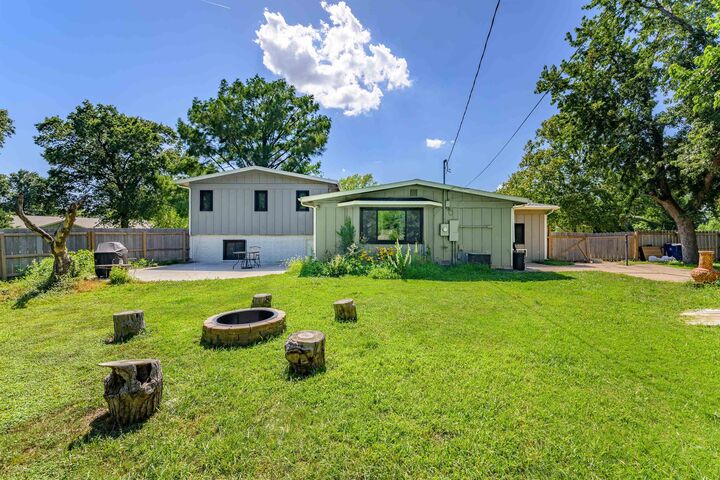 Property Photo:  8202 E Morningside St  KS 67207-1127 
