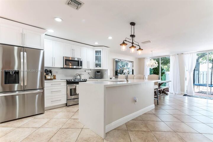5224 NW 103rd Ave  Doral FL 33178 photo