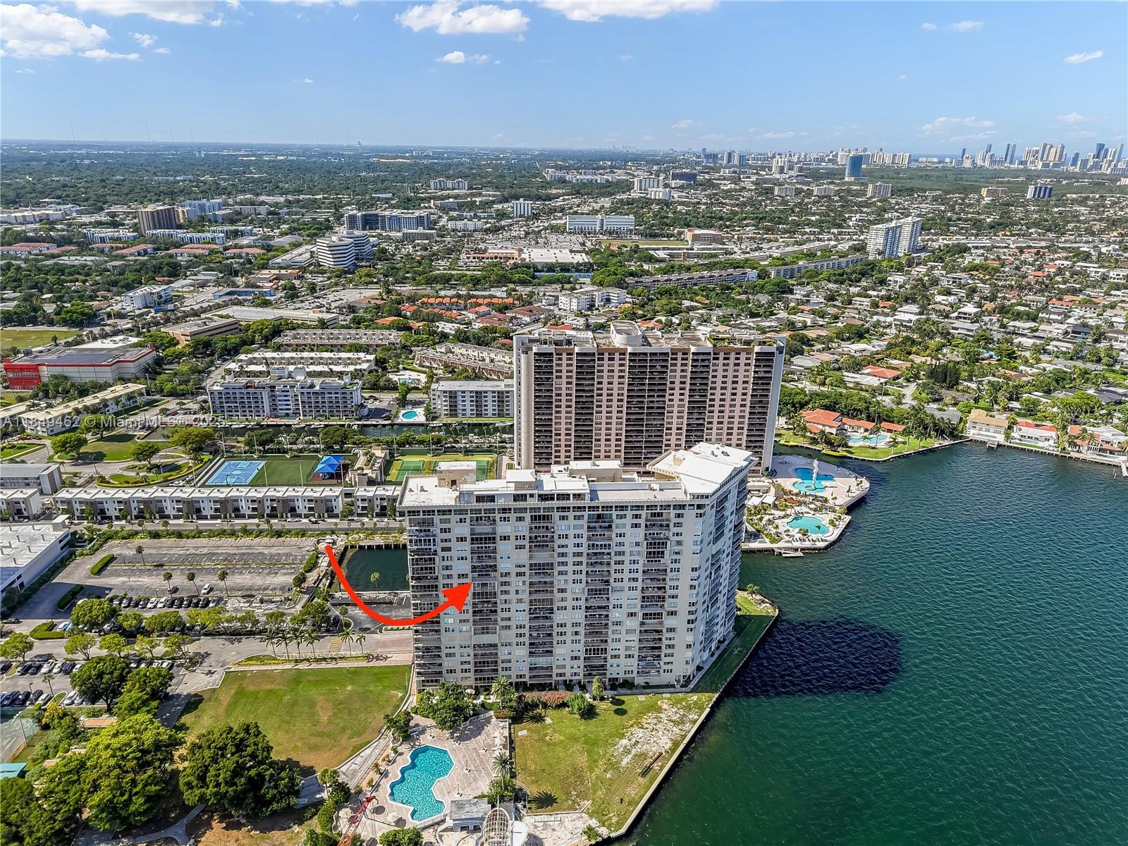 Property Photo: 11111 Biscayne Blvd 15F FL 33181