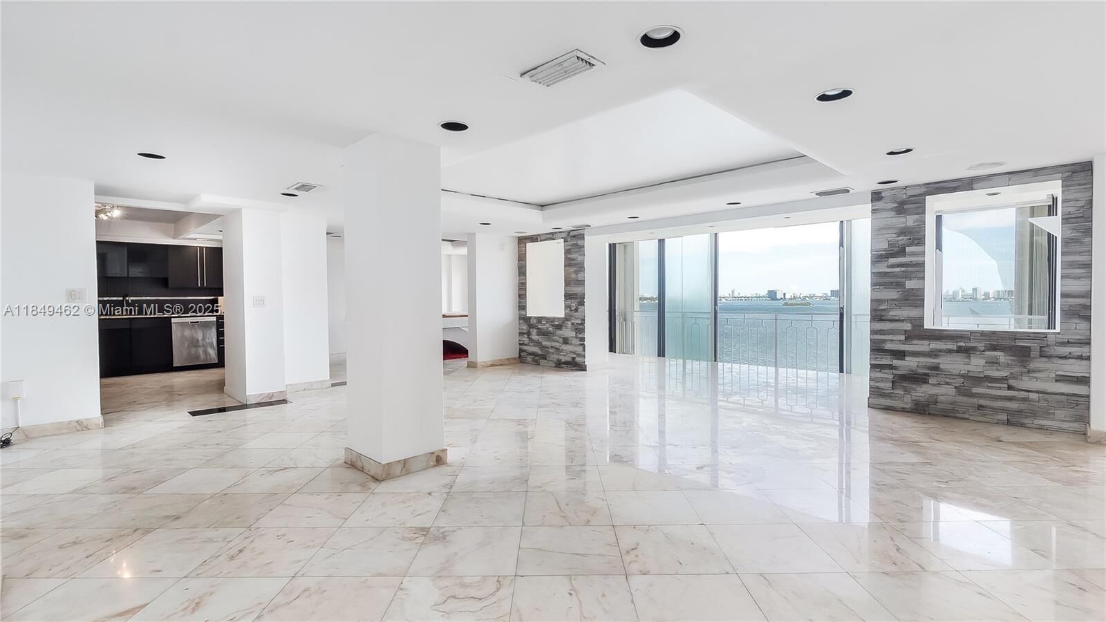 Property Photo:  11111 Biscayne Blvd 15F  FL 33181 