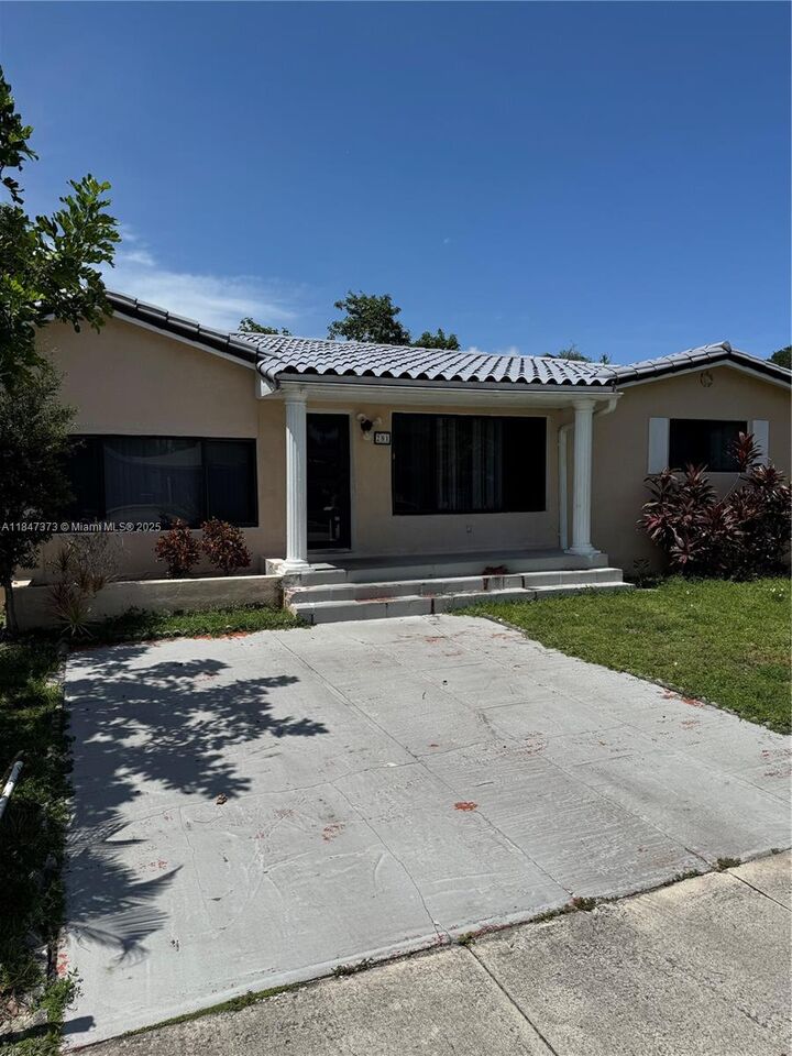 Property Photo: 281 NE 169th St FL 33162