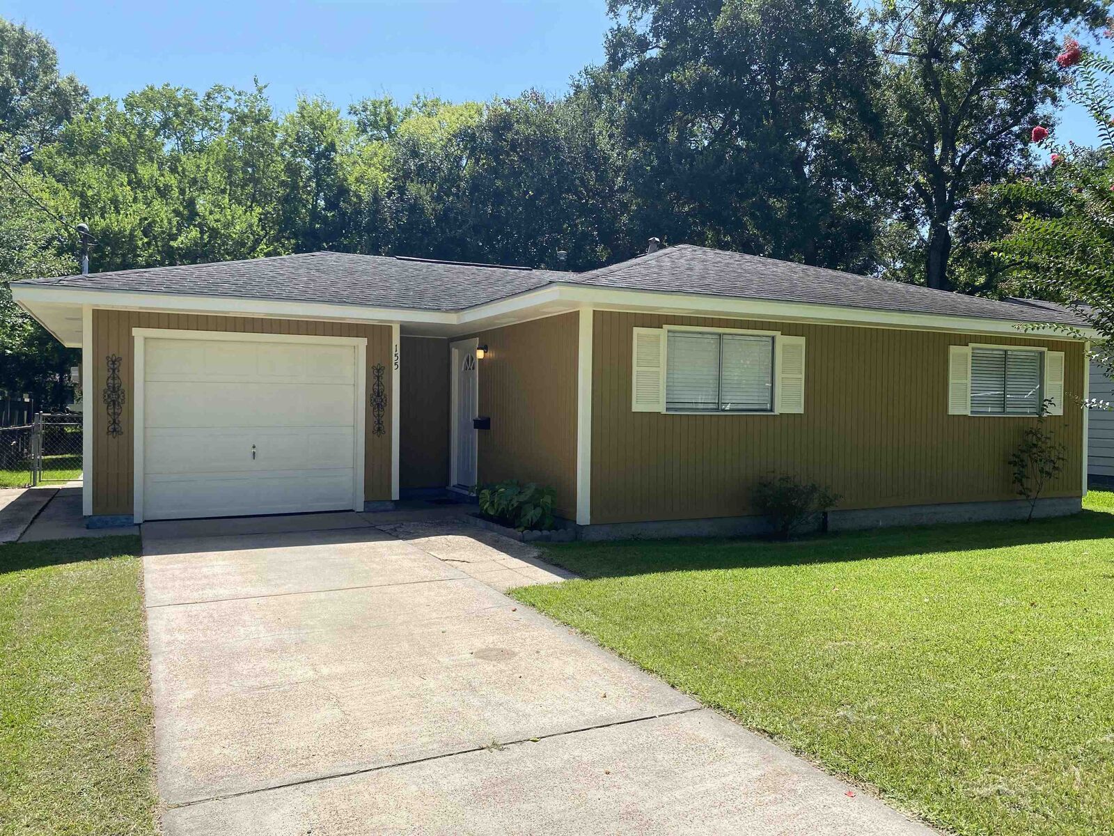 Property Photo:  155 Smelker St  TX 77707 