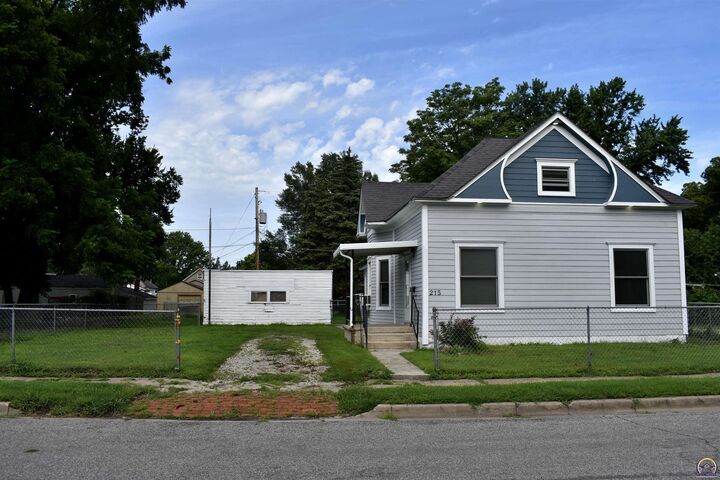 Property Photo: 215 NE Grattan St KS 66616