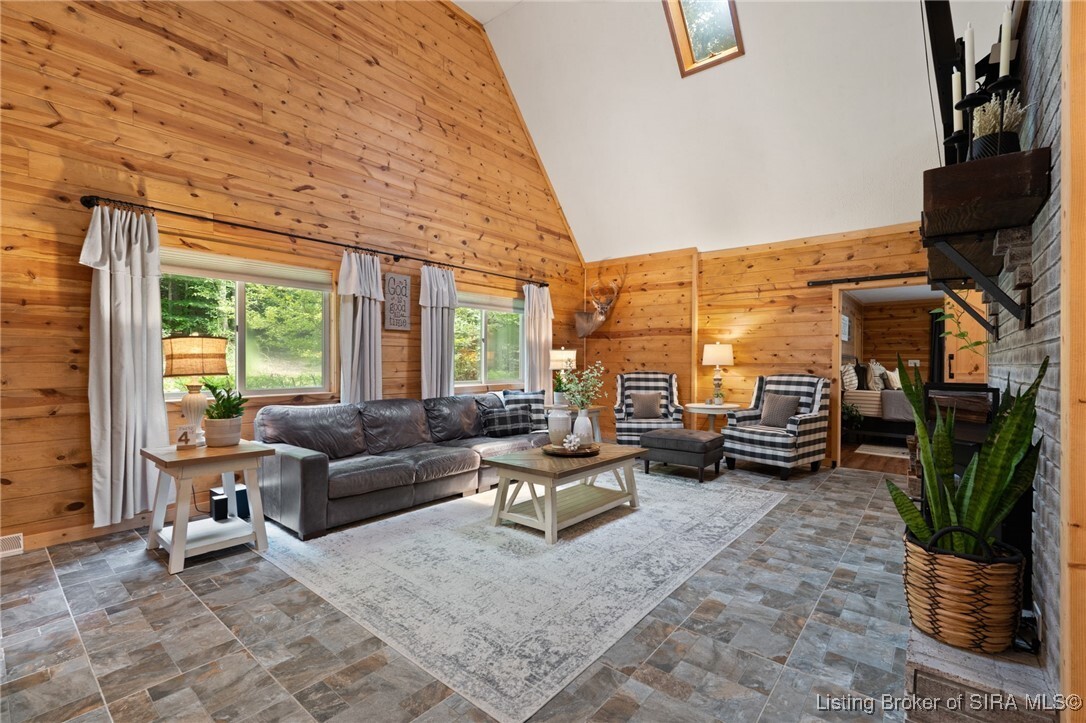 Property Photo: 6208 Scottsville Road IN 47119