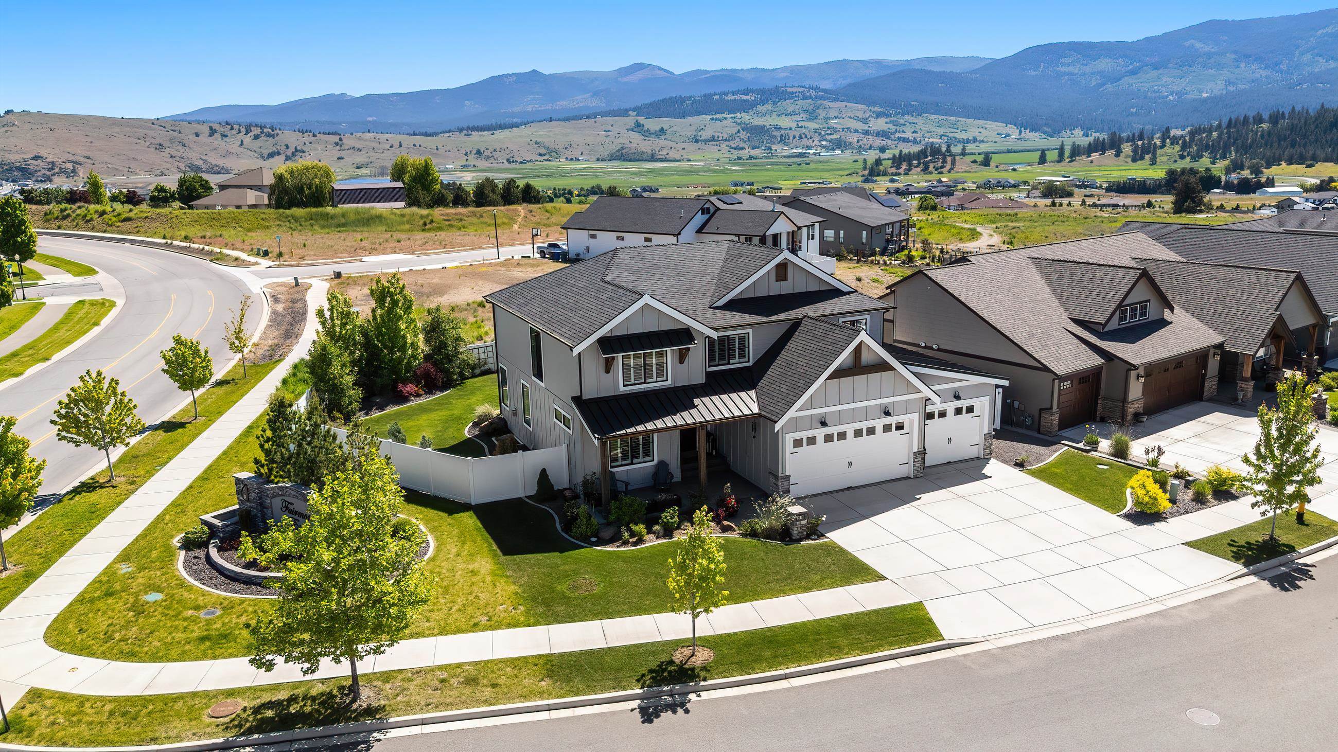 Property Photo: 2309 S Fairmont Estates Dr WA 99016