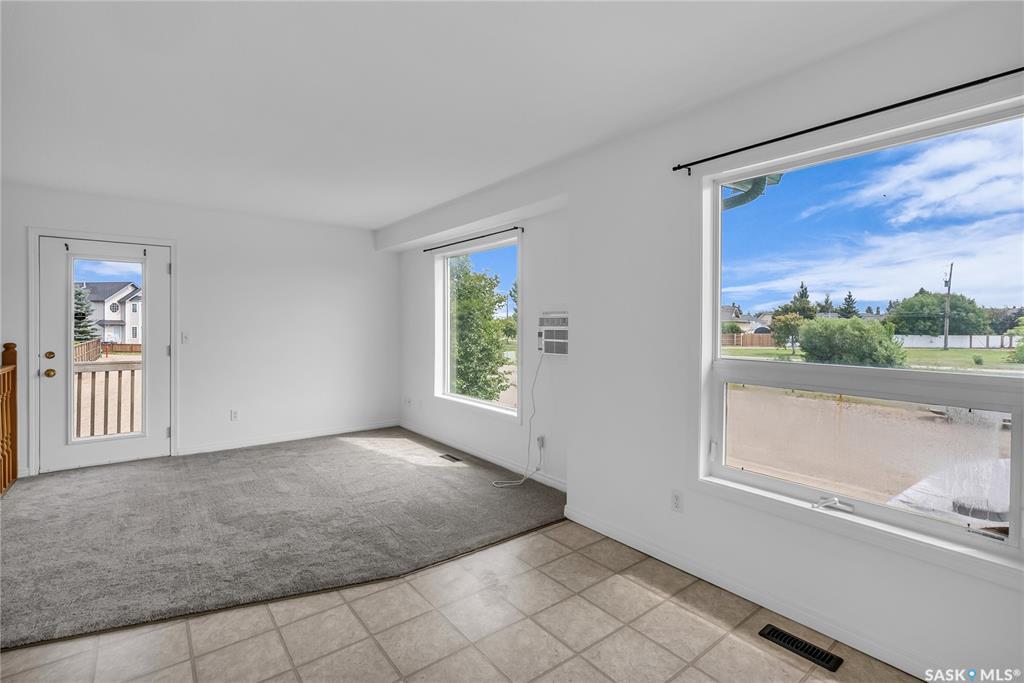 Property Photo: 512 Reddekopp Drive 7 SK S0K 2T0