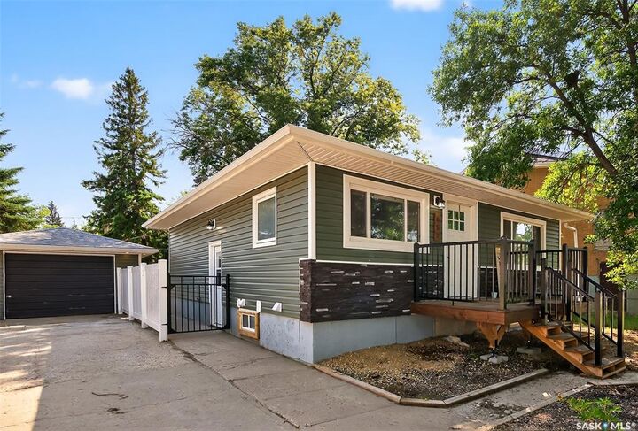 Property Photo:  657 Grandview Street W  SK S6H 5L3 
