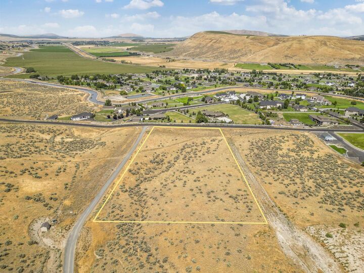 Property Photo:  75733 Homestead Road  WA 99338 