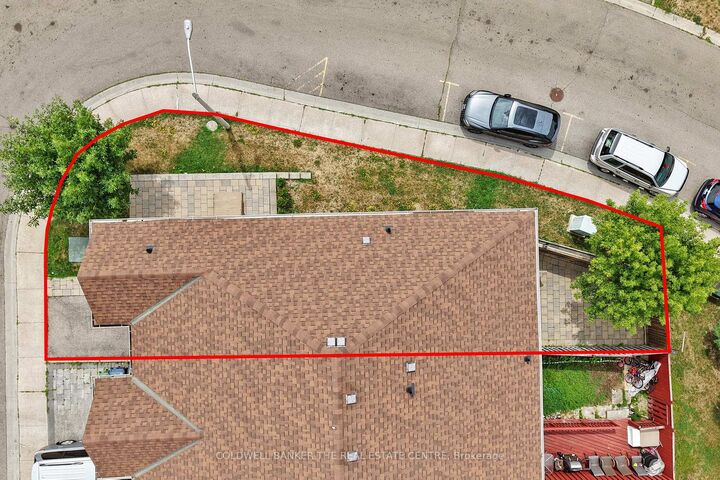 Photo de la propriété:  22 Norman Wesley Way 47  ON M3M 3H4 