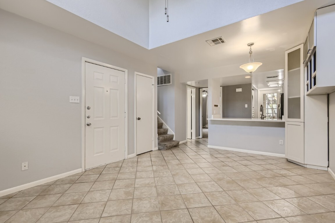 Property Photo: 2104 Cullen Avenue 7-206 TX 78757