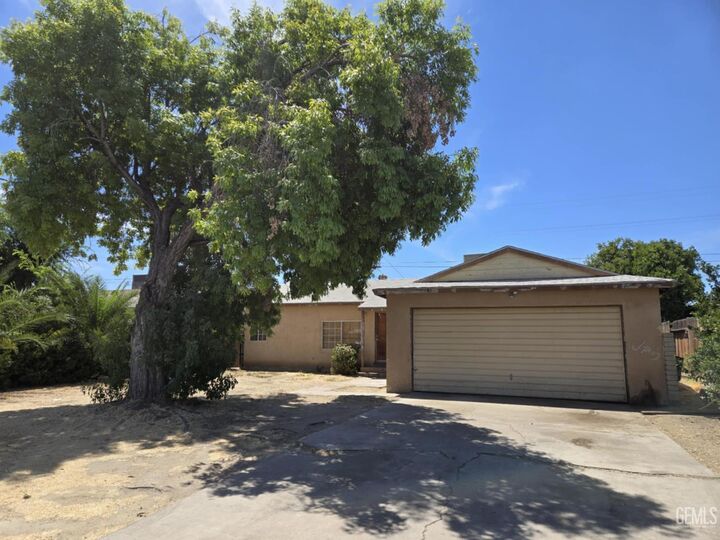 Property Photo: 1901 Bradley Avenue CA 93304