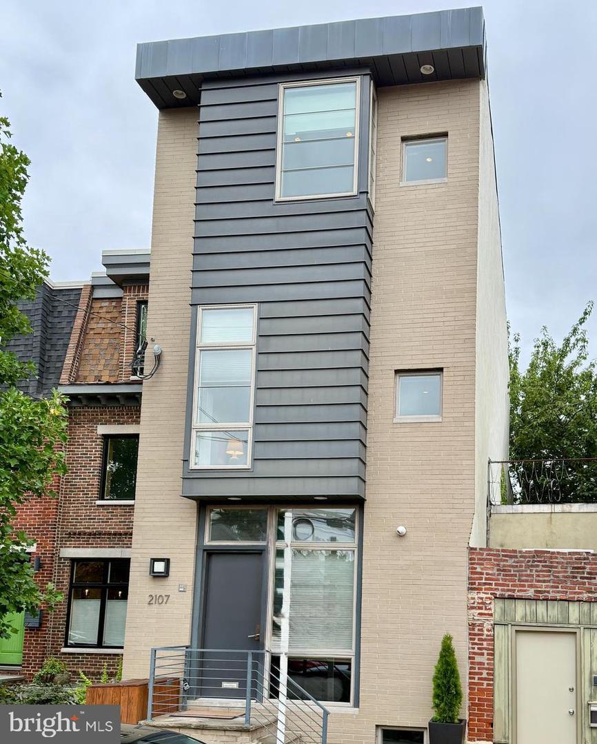 2107 Bainbridge Street  Philadelphia PA 19146 photo