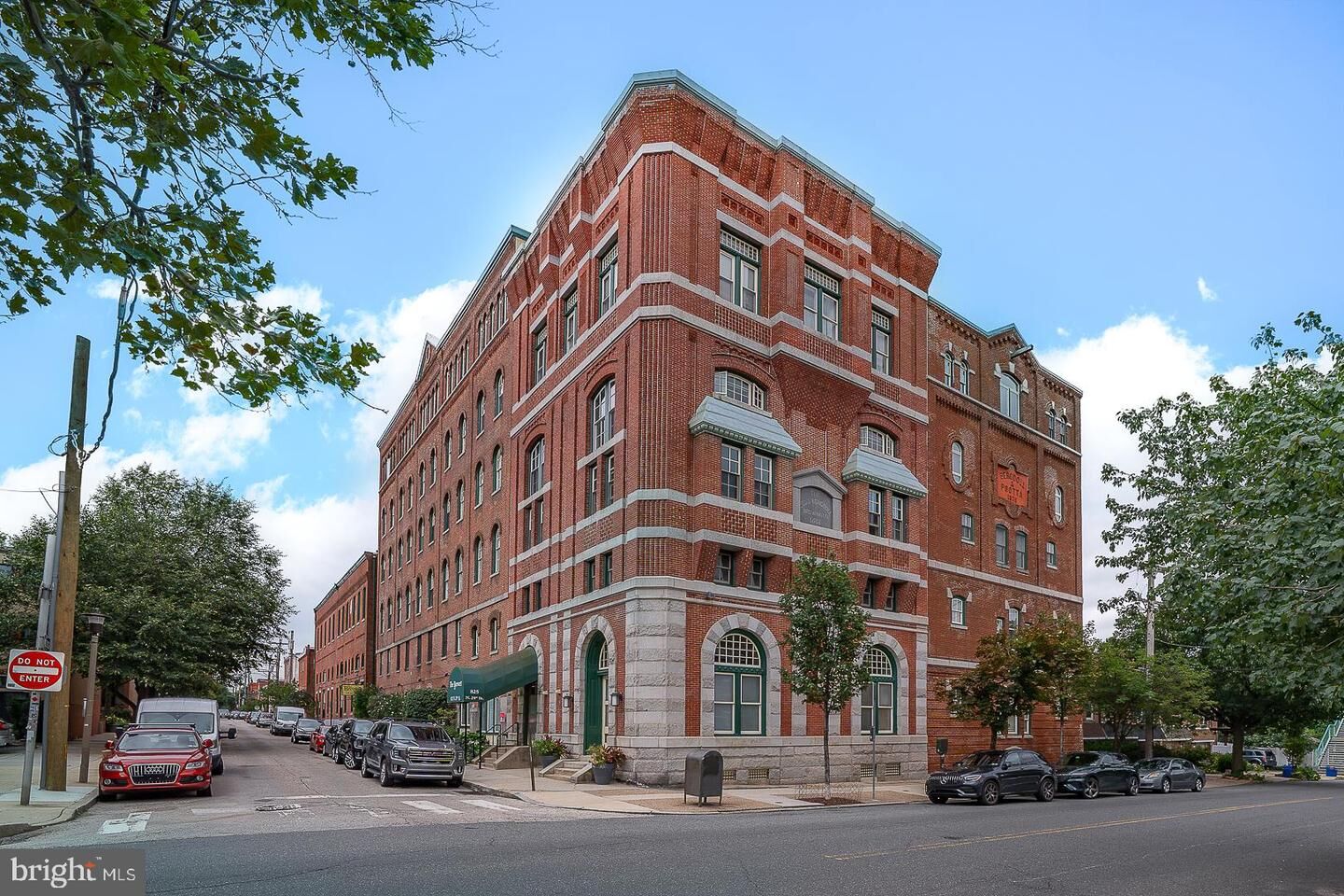 Property Photo: 825 N 29th Street 00 4G PA 19130