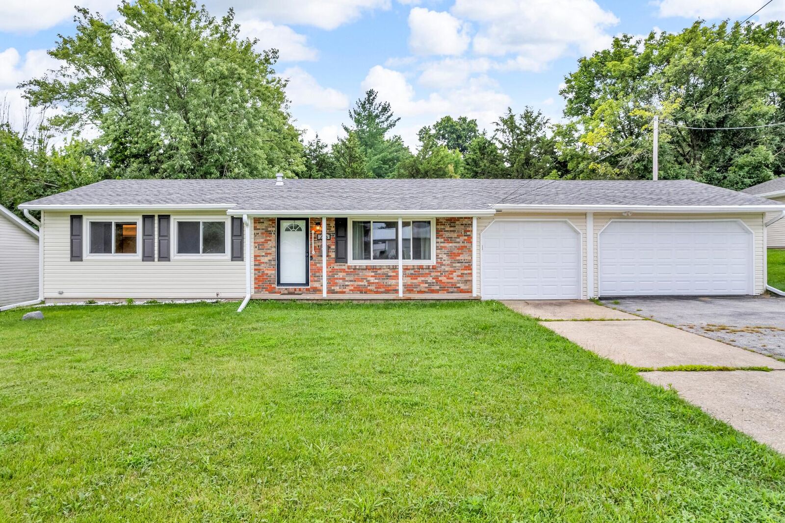Property Photo:  216 E Vine St  MO 65265 