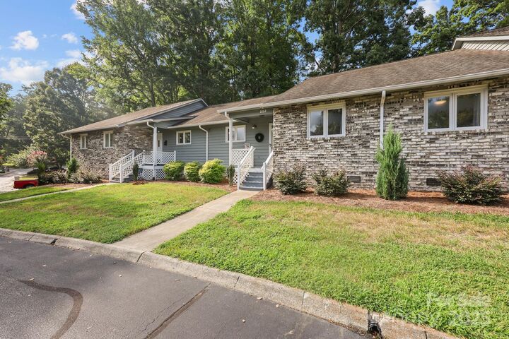 Property Photo:  502 Wellington Hills Circle  NC 28147