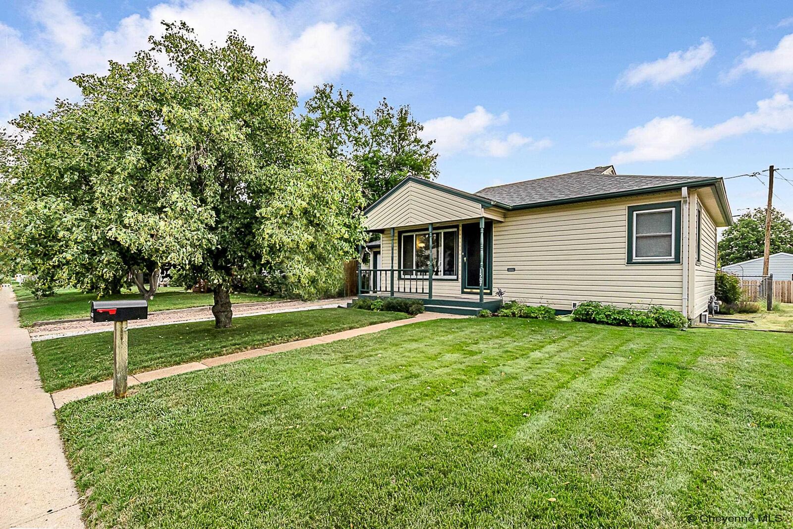 Property Photo: 1507 Willow Dr WY 82001