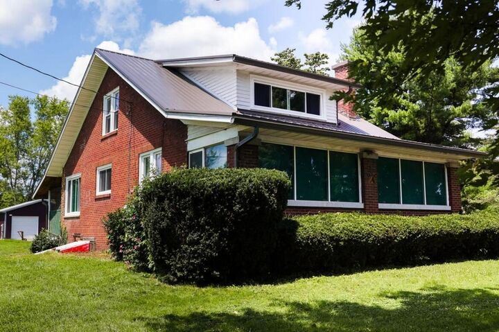 Property Photo: 4015 Roseville Road OH 43701