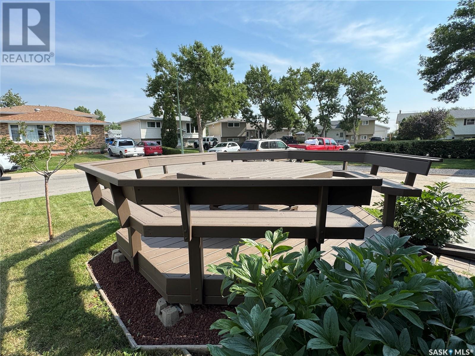 Property Photo: 186 Bothwell Crescent SK S4R 6E7