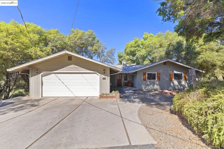 Property Photo:  14130 Oak Knoll Rd  CA 95370 