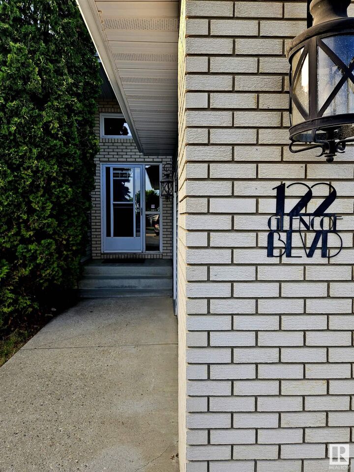 Property Photo:  122 Glencoe Boulevard  AB T8A 5J5 