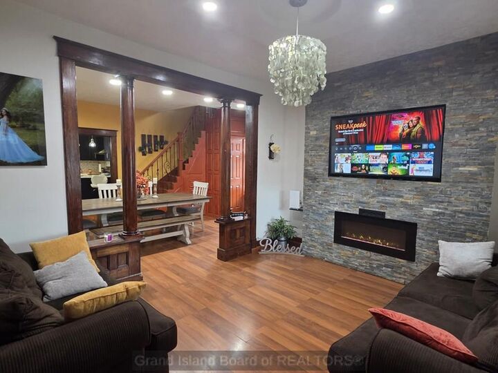 Property Photo: 1322 W 5th St NE 68801