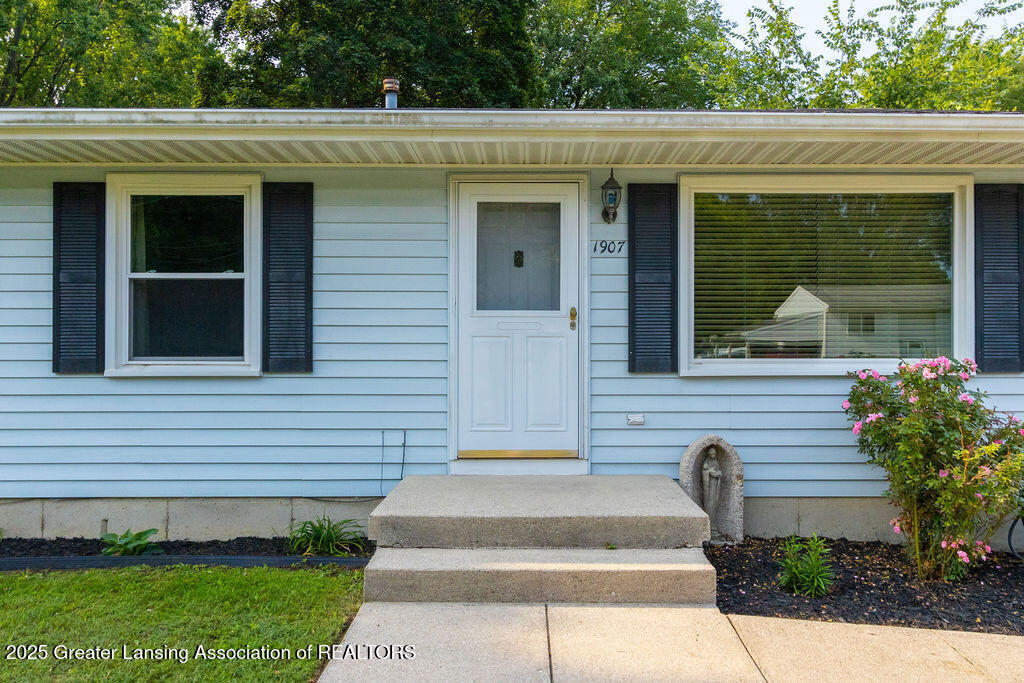 Property Photo: 1907 Moffitt Street MI 48911
