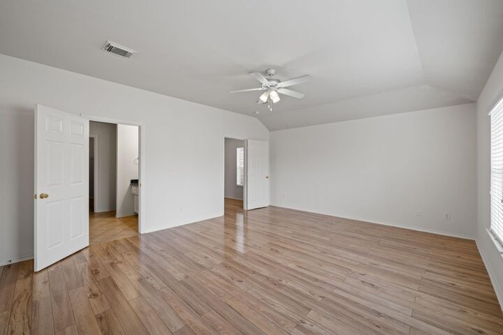 Property Photo:  1719 Redwing Pines Drive  TX 77009 