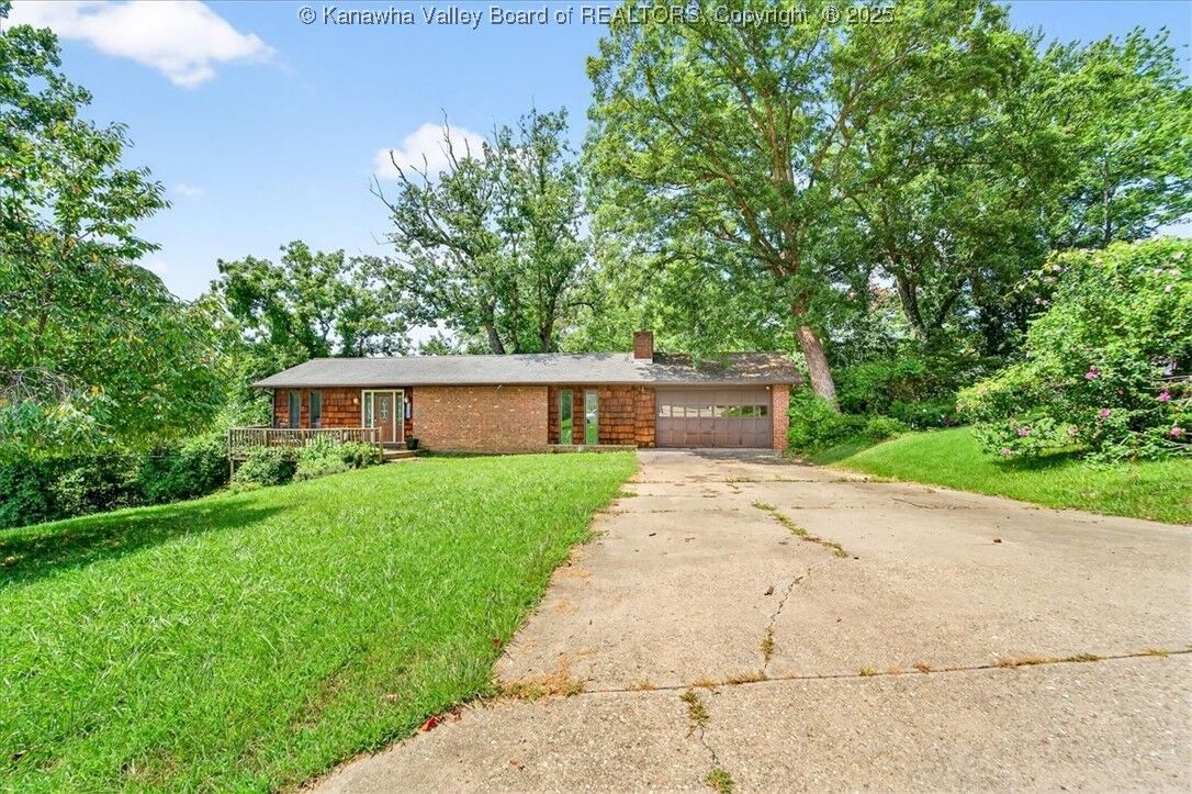 Property Photo: 1109 Timberview Drive WV 25314