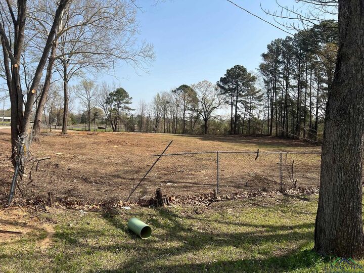 Property Photo: 408 Millville Dr TX 75652