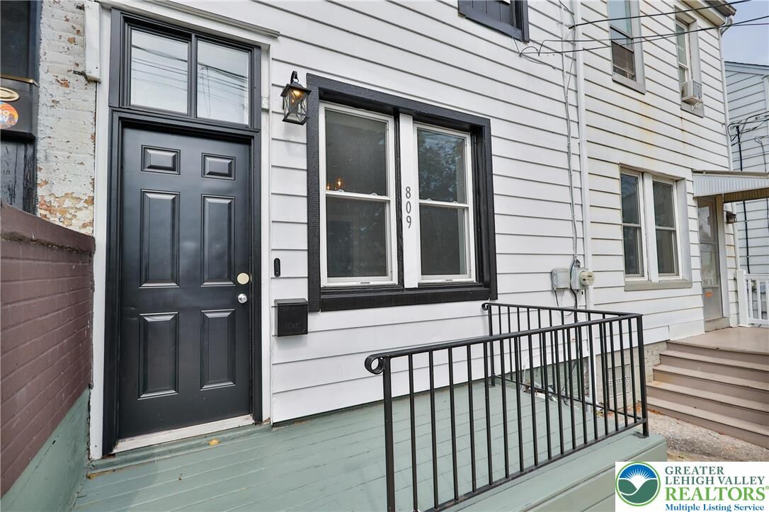 Property Photo: 809 N New Street PA 18018