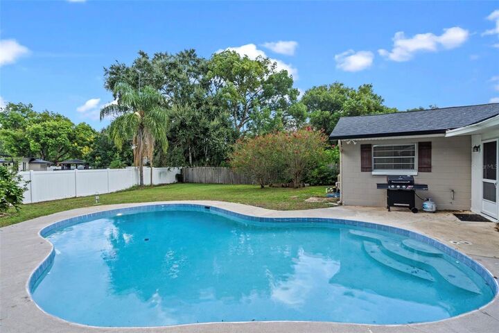 Property Photo: 736 Forest Glen Court FL 32751