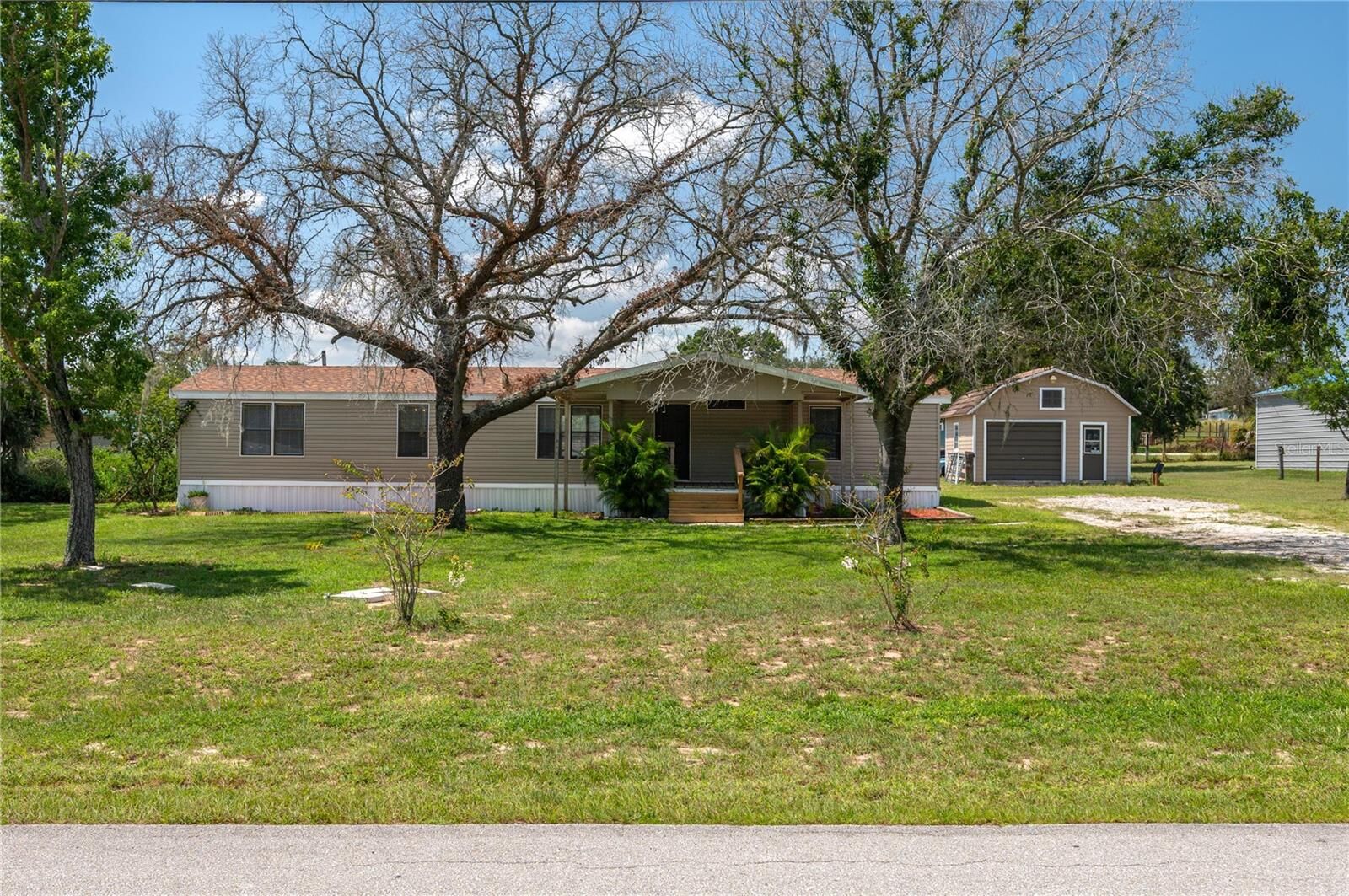 Property Photo: 5 Coyer Road FL 33844