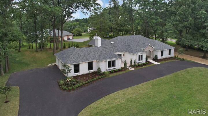 Property Photo:  415 Killearn Lane  MO 63141 
