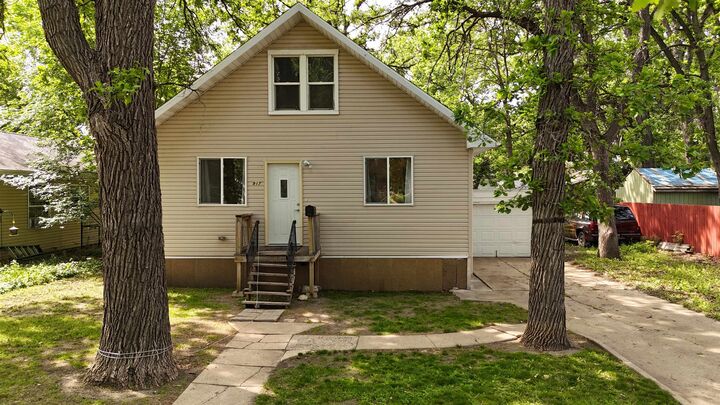917 4th Ave NW  Minot ND 58703 photo