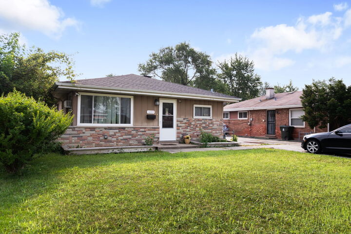 16213 Wolcott Avenue  Markham IL 60428 photo