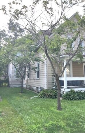 Property Photo:  918 N Ash Street  IL 60085 
