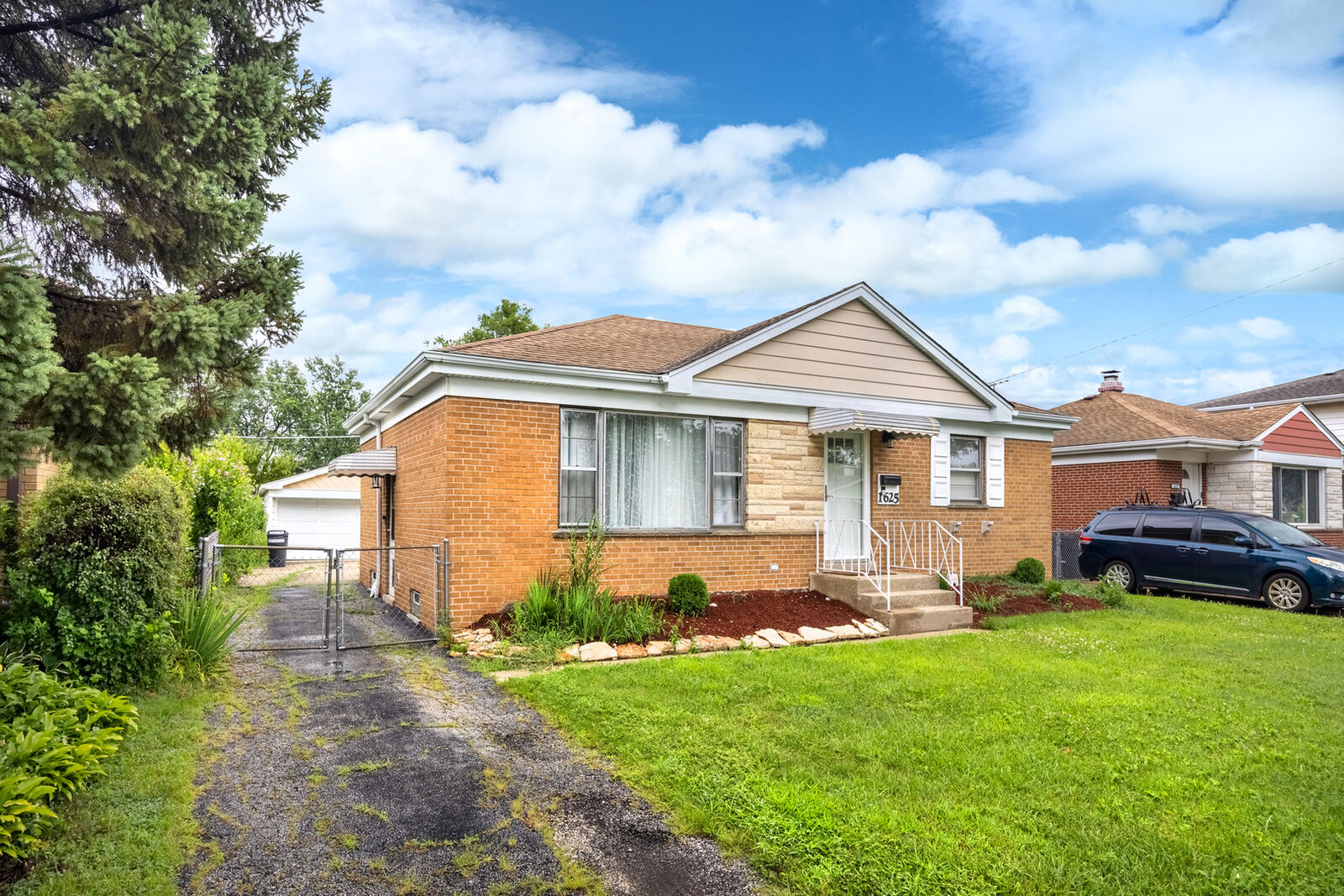 Property Photo:  1625 Heidorn Avenue  IL 60154 