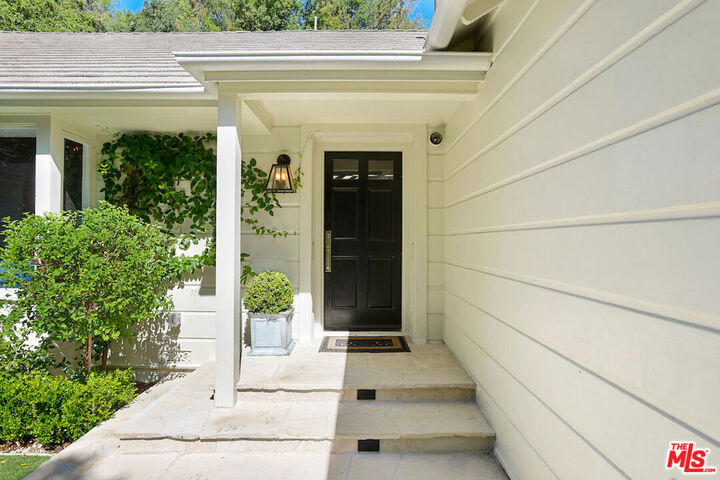 Property Photo:  2791 Hutton Drive  CA 90210 