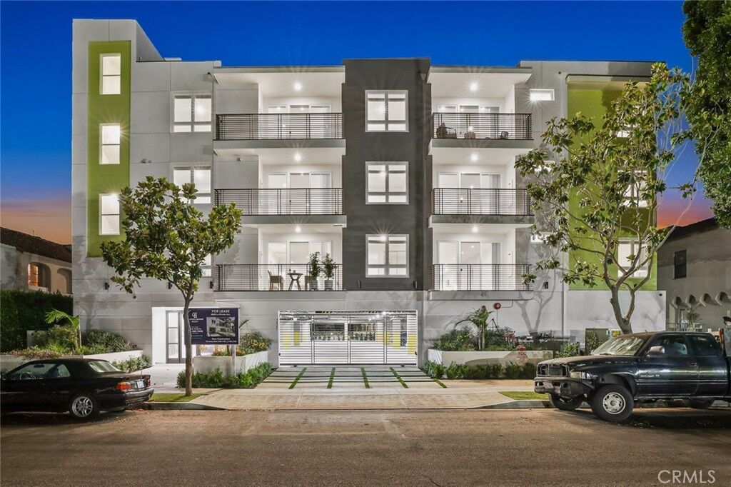 Property Photo:  5820 La Mirada Avenue 301  CA 90038 