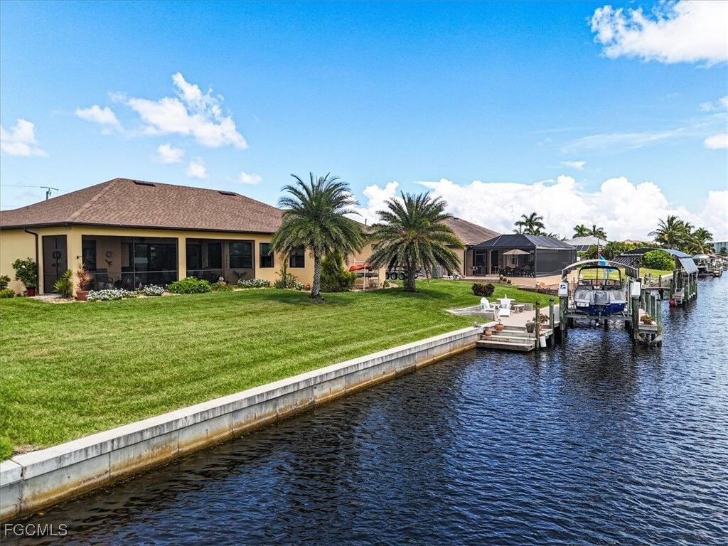 Property Photo: 413 NW 39th Avenue FL 33993