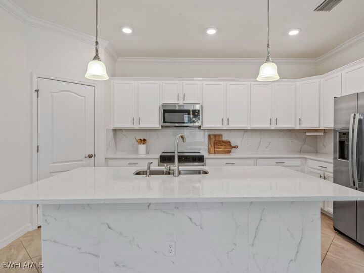 Property Photo: 2214 Cara Cara Way FL 34120