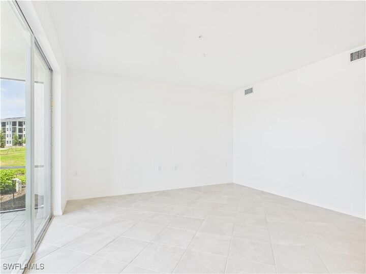 Property Photo: 5555 Double Eagle Circle 3916 FL 34142