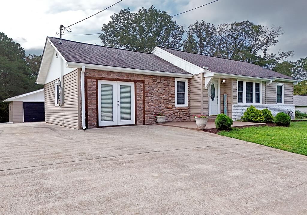Property Photo:  749 Hillcrest Drive  GA 30555 