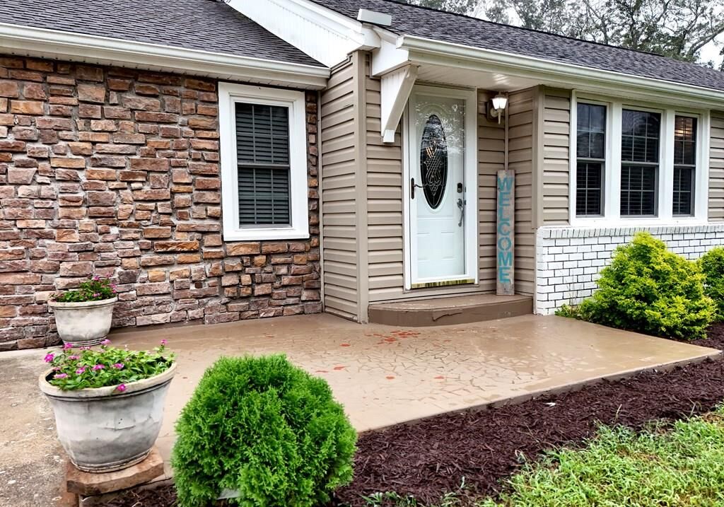 Property Photo: 749 Hillcrest Drive GA 30555