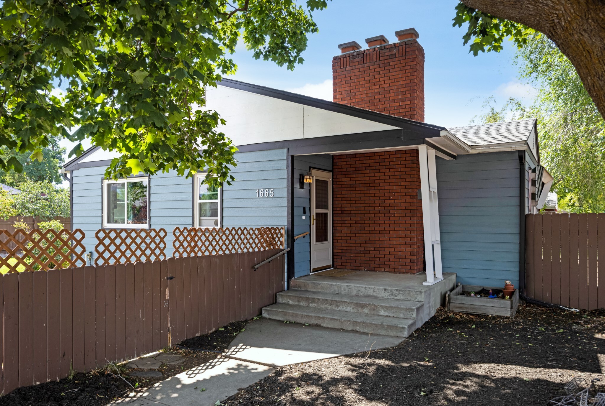 Property Photo:  1665 W Sussex Avenue  MT 59801 