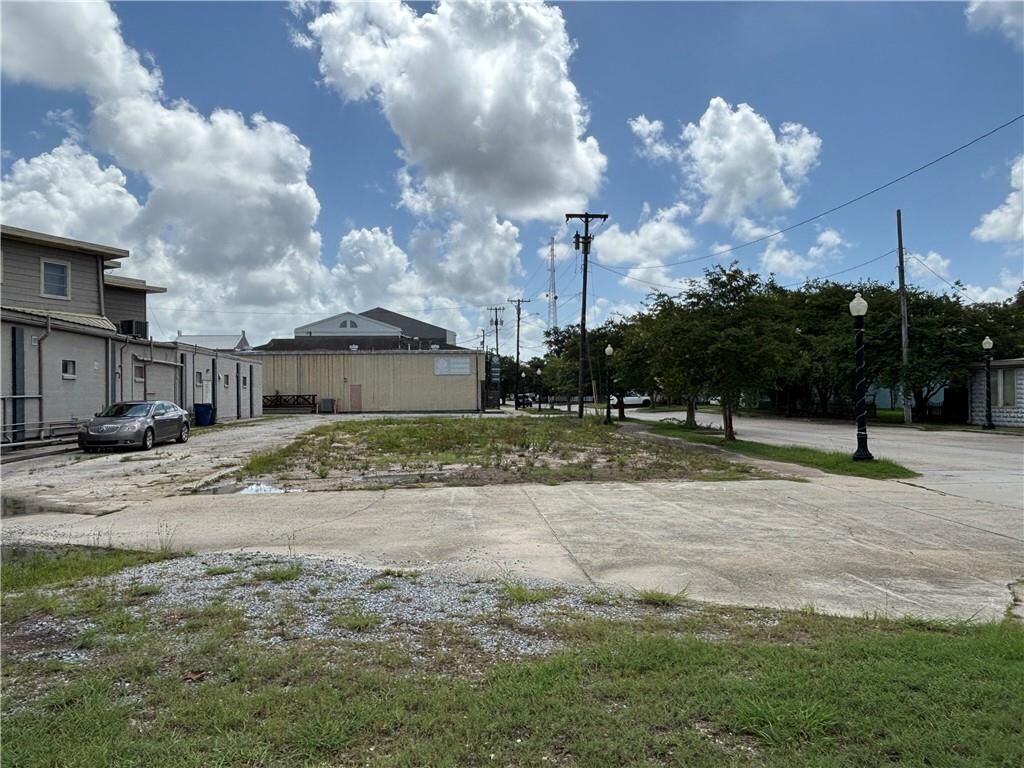 Property Photo:  2062 Front Street  LA 70458 